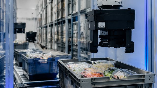 HelloFresh Enhances Temperature-Controlled Inventory with Robotics
